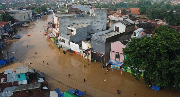 Over 100,000 people in Indonesia evacuated amid heavy floods 